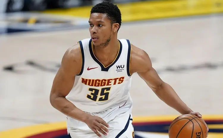 包含绿队后卫砍下三双，带领球队取得胜利的词条