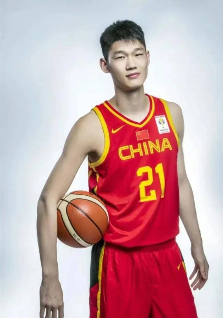 球员状态火热!篮球联赛各队争夺冠军胜算未定 球员状态火热!篮球联赛各队争夺冠军胜算未定