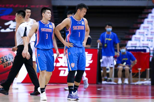 爱游戏入口-四川男篮客场告捷，稳定排名前十