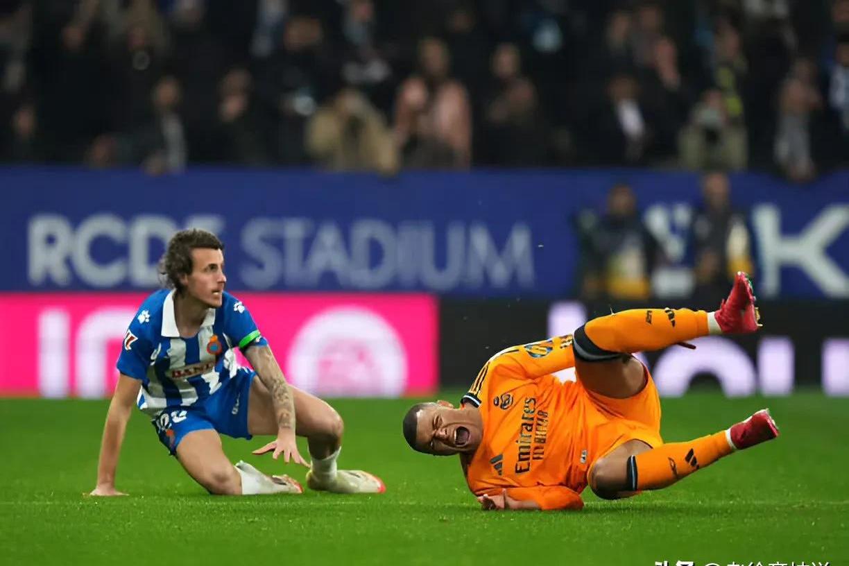 爱游戏网页版-西汉姆联签下西班牙前锋，强化锋线火力