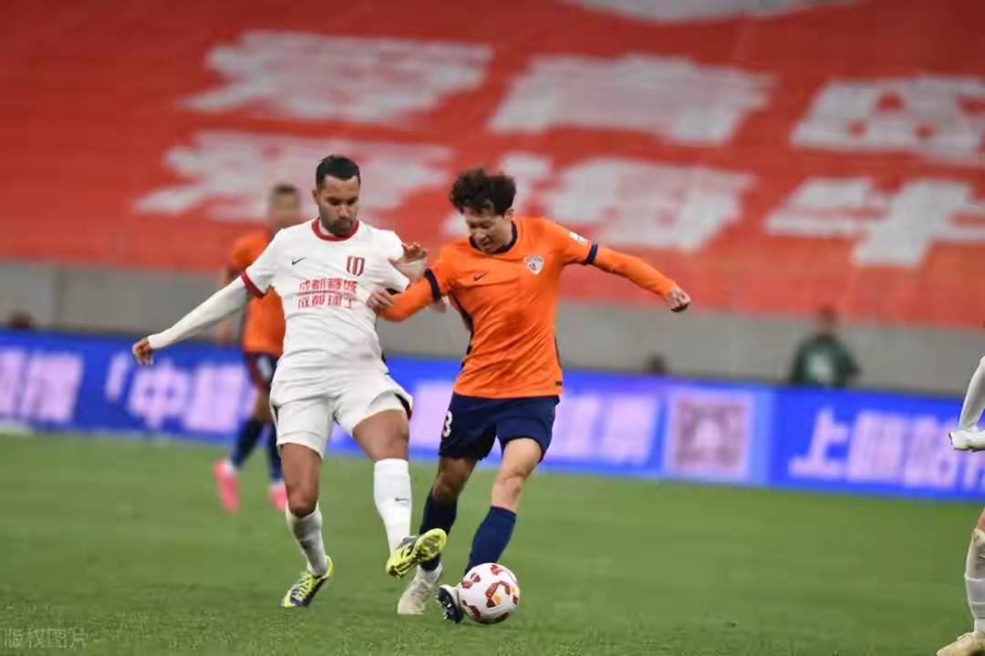 爱游戏app-关于重庆斯威客场逼平长春亚泰，保持不败势头的信息