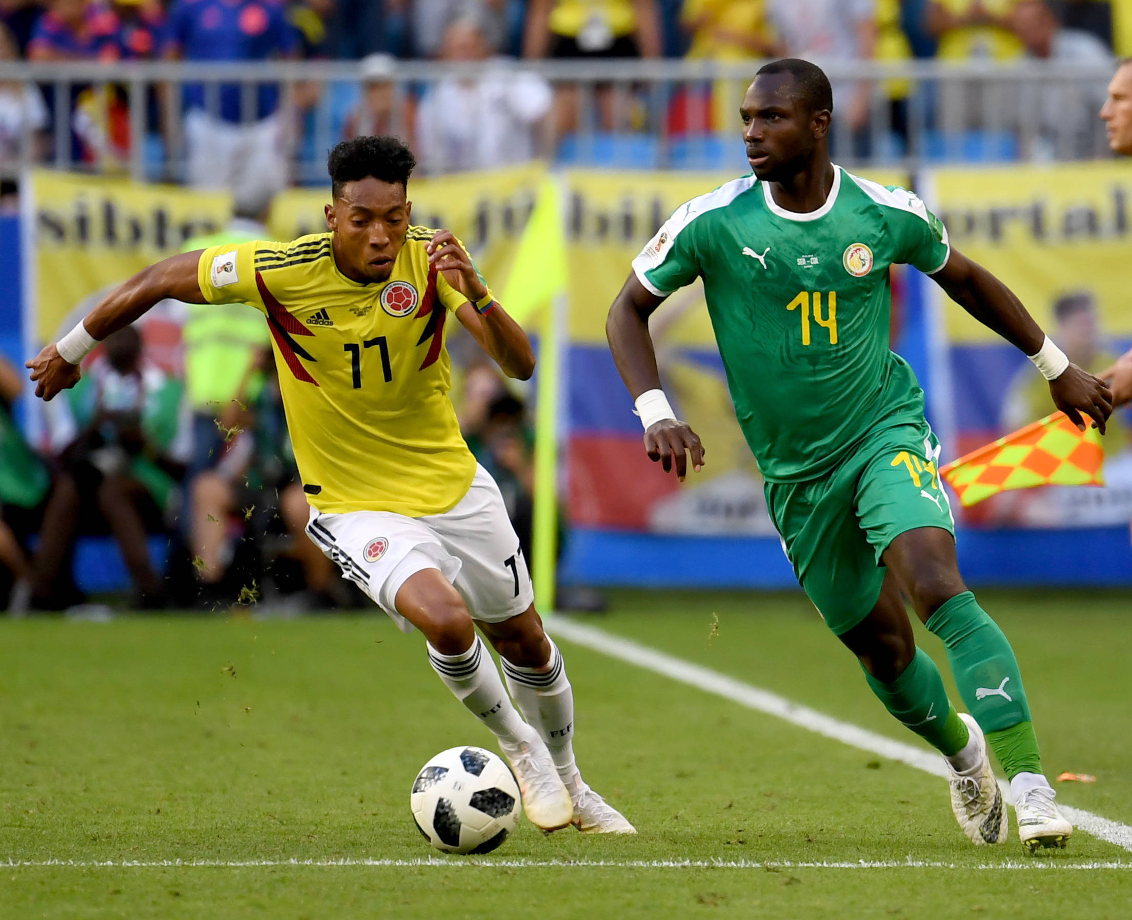 爱游戏登录入口-包含运动员们在足球比赛中展现出的超凡表现震撼全场的词条