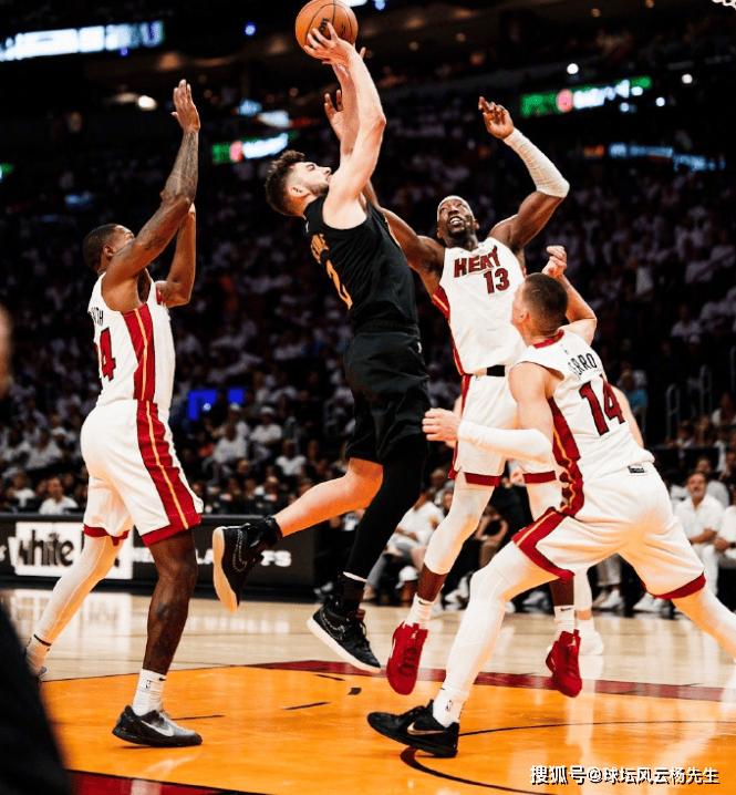 爱游戏官网-美国队踢出亮眼表现，震撼球坛