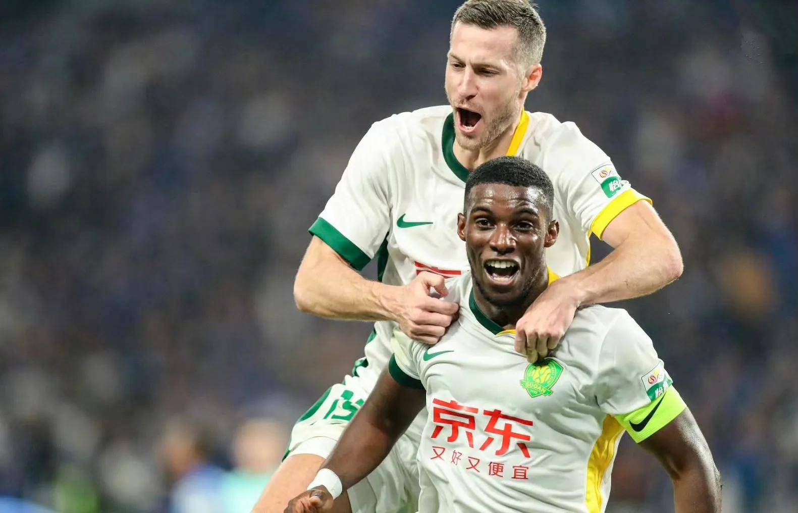 国安队员展现团队意识,击败对手保持领先优势 国安队员展现团队意识,击败对手保持领先优势