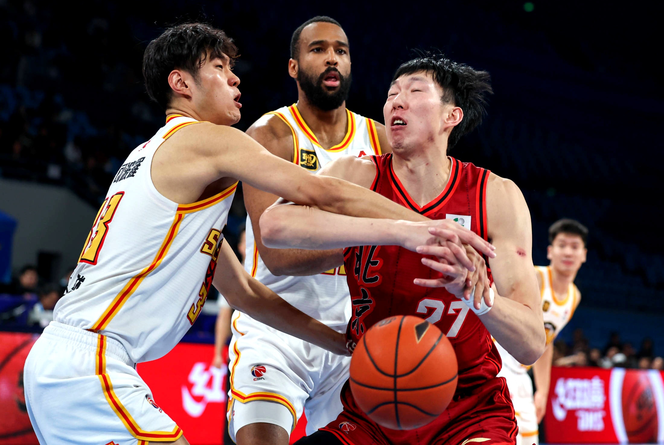 爱游戏中国官网-包含北京队惊险胜出，队员兢兢业业打出精彩表现的词条