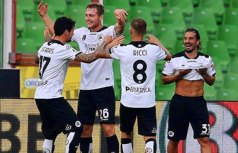 斯佩齐亚在主场战平热那亚,继续积分上升 斯佩齐亚在主场战平热那亚,继续积分上升