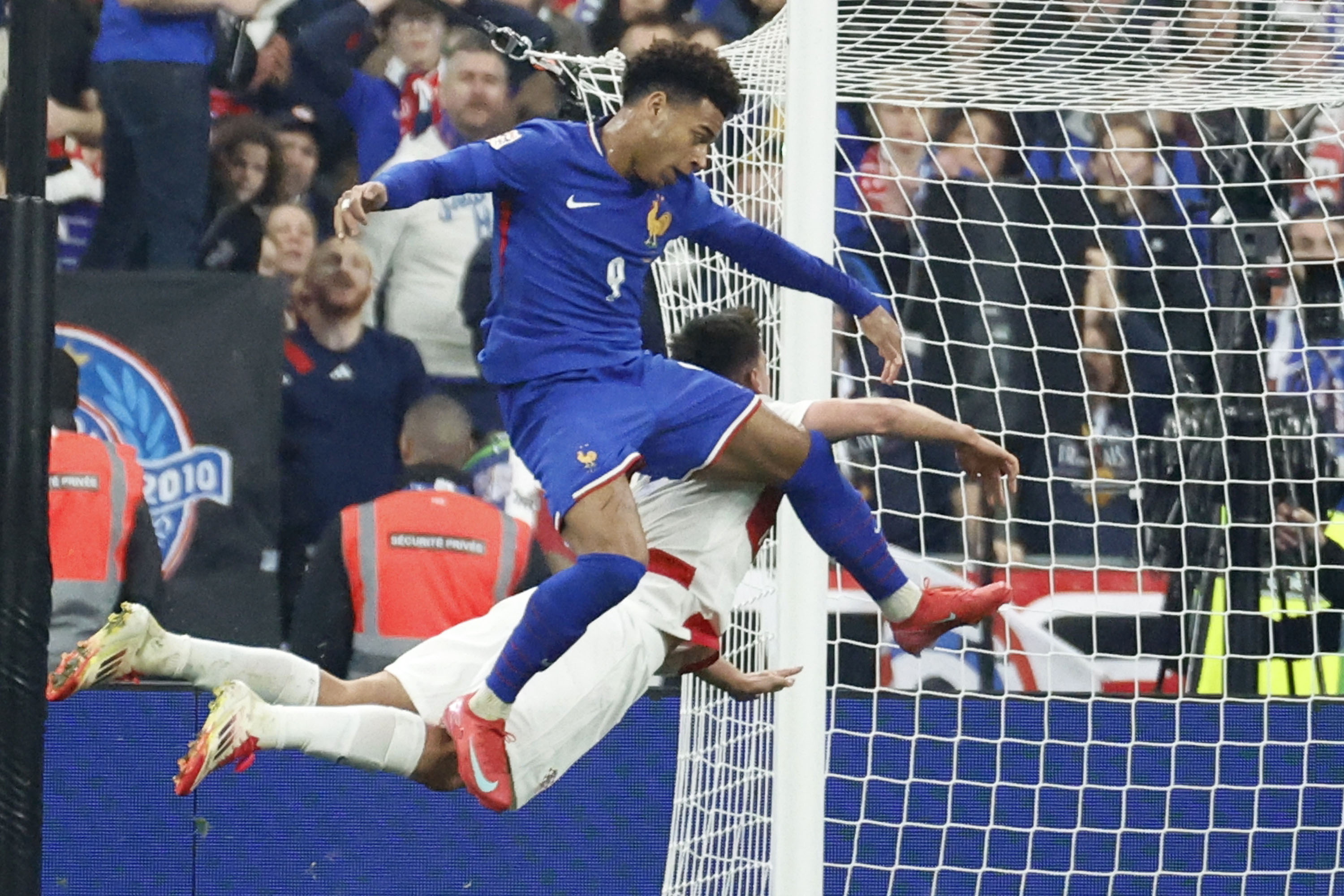 荷兰队逆转淘汰德国,成功晋级欧国联半决赛 荷兰队逆转淘汰德国,成功晋级欧国联半决赛