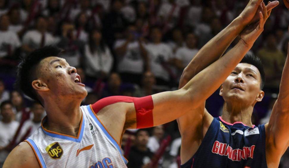 重视防守反击,球队成功逆转夺得胜利 重视防守反击,球队成功逆转夺得胜利