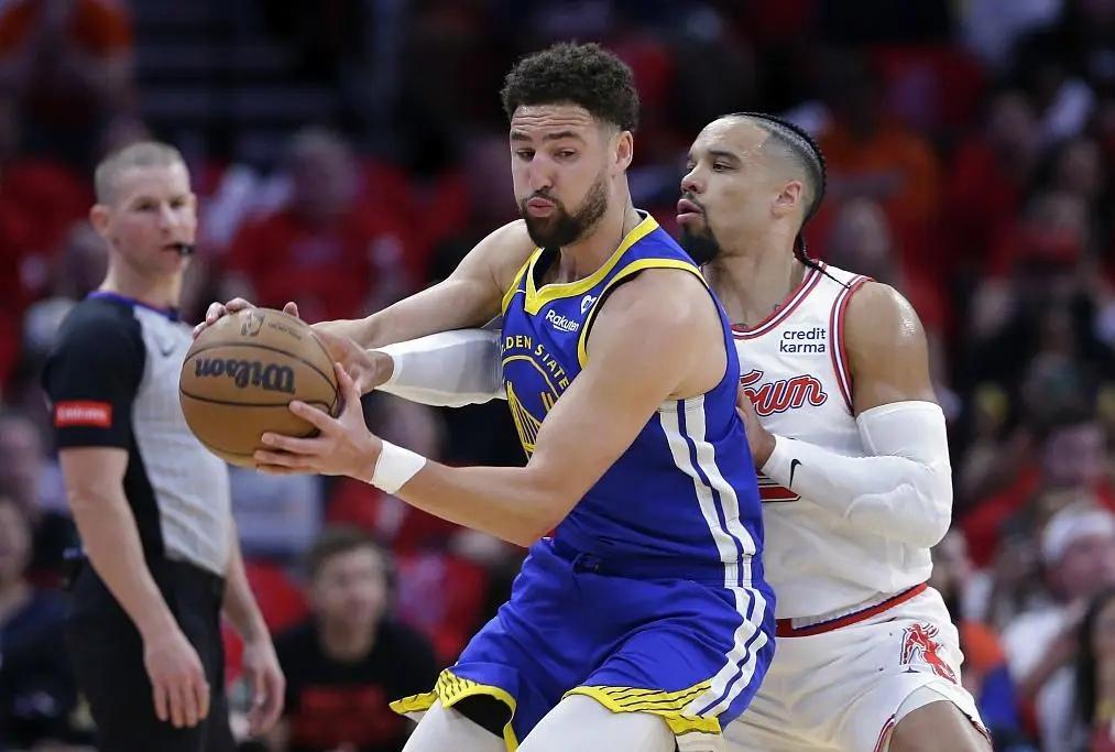 爱游戏-勇士冲回巅峰！库里和汤普森组合再次重现辉煌的简单介绍