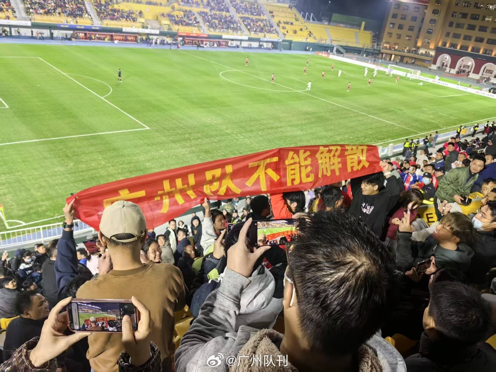 广州队在最新一场比赛中掀起翻盘 广州队在最新一场比赛中掀起翻盘