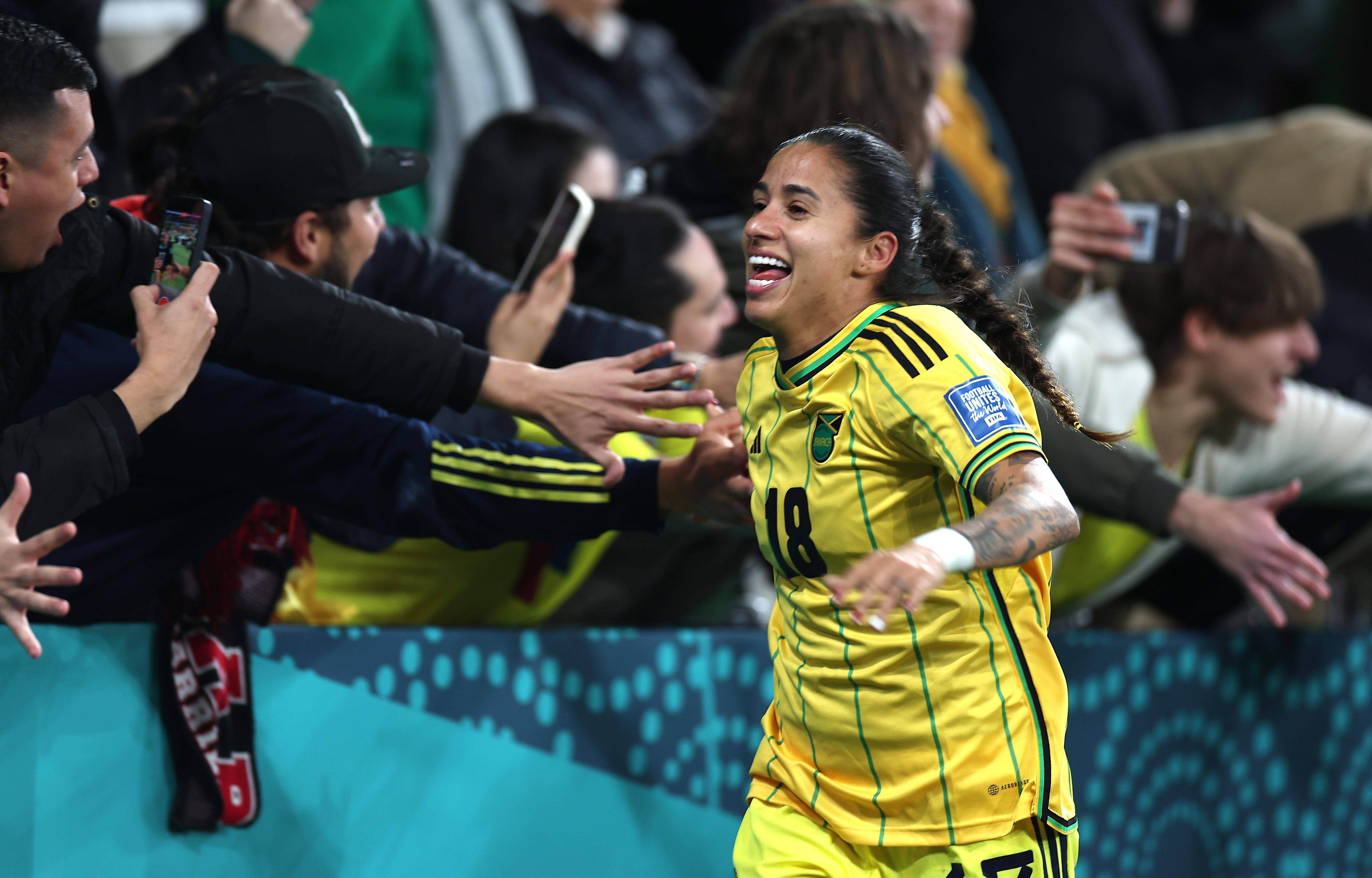 爱游戏官网-世界杯女足瞩目对决，球员们拼尽全力