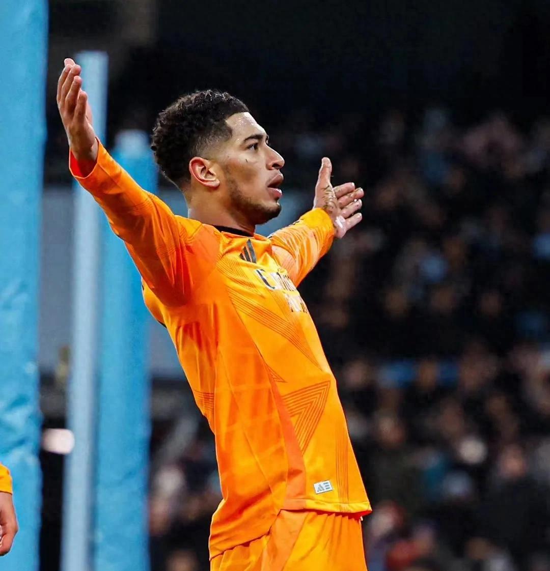 中场大将复出,球队实力再添一员 中场大将复出,球队实力再添一员