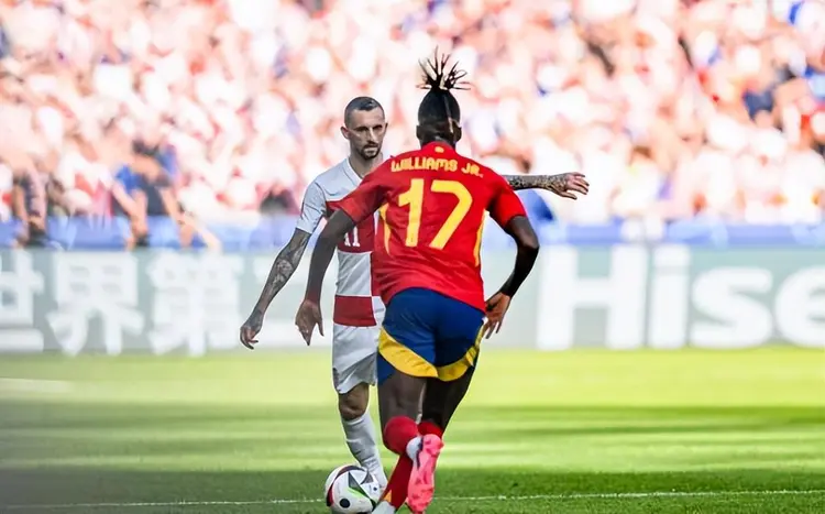 爱游戏-斯洛伐克国家队败北离场，欧洲足球赛表现平平的简单介绍