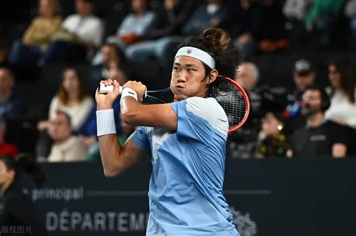 队伍实力对抗，争夺胜利的女一哥