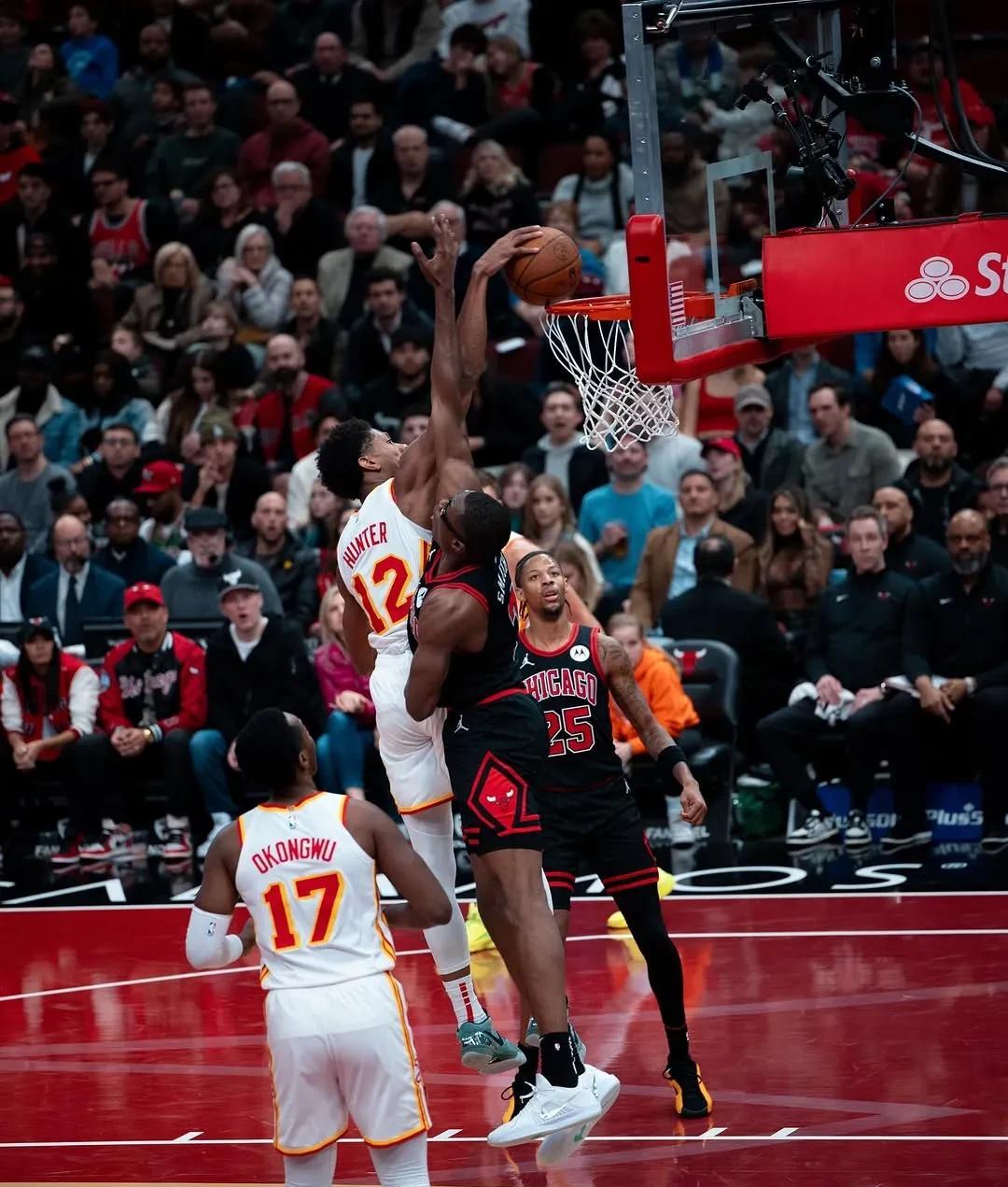 开拓者队在主场以分之差险胜骑士队的简单介绍