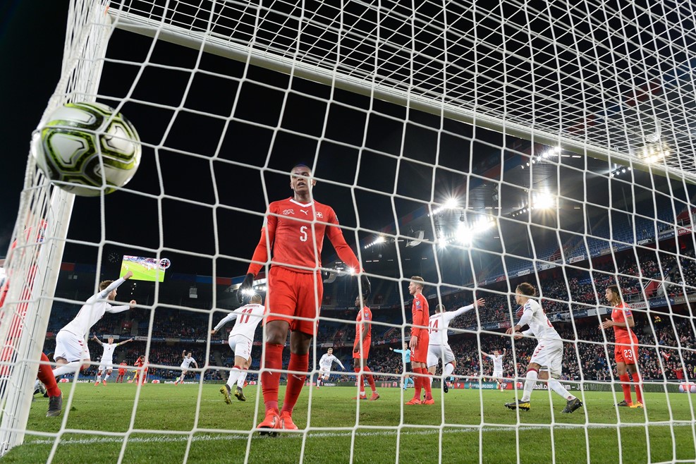 瑞典队在严酷比赛中胜出，斩获欧洲杯预选赛小组次席的简单介绍