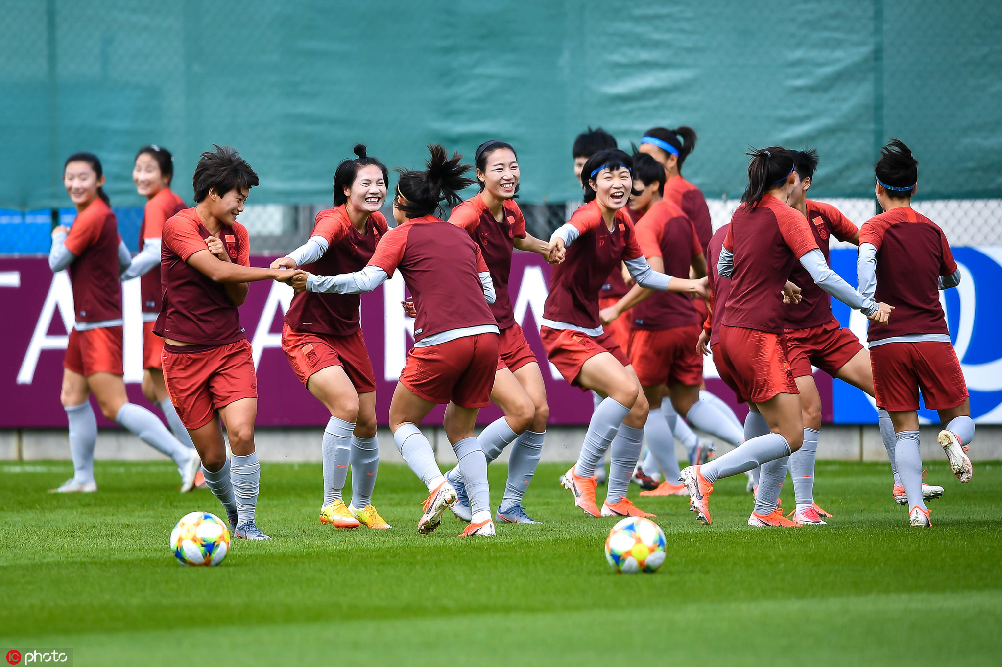 中国女足备战世界杯,训练加紧进行 中国女足备战世界杯,训练加紧进行