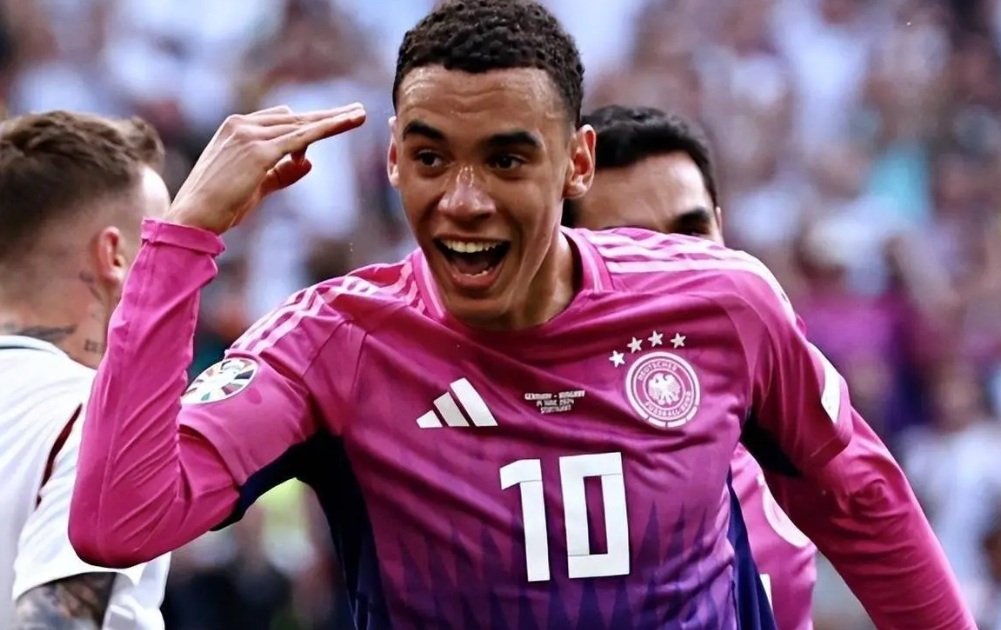 爱游戏官方登录入口-拉脱维亚队成功抵挡对手，取得关键胜利