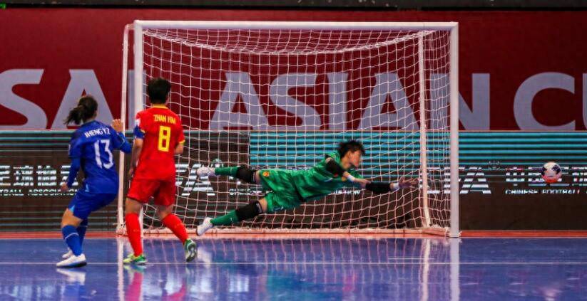 英勇作战！中国队成功晋级比赛的简单介绍