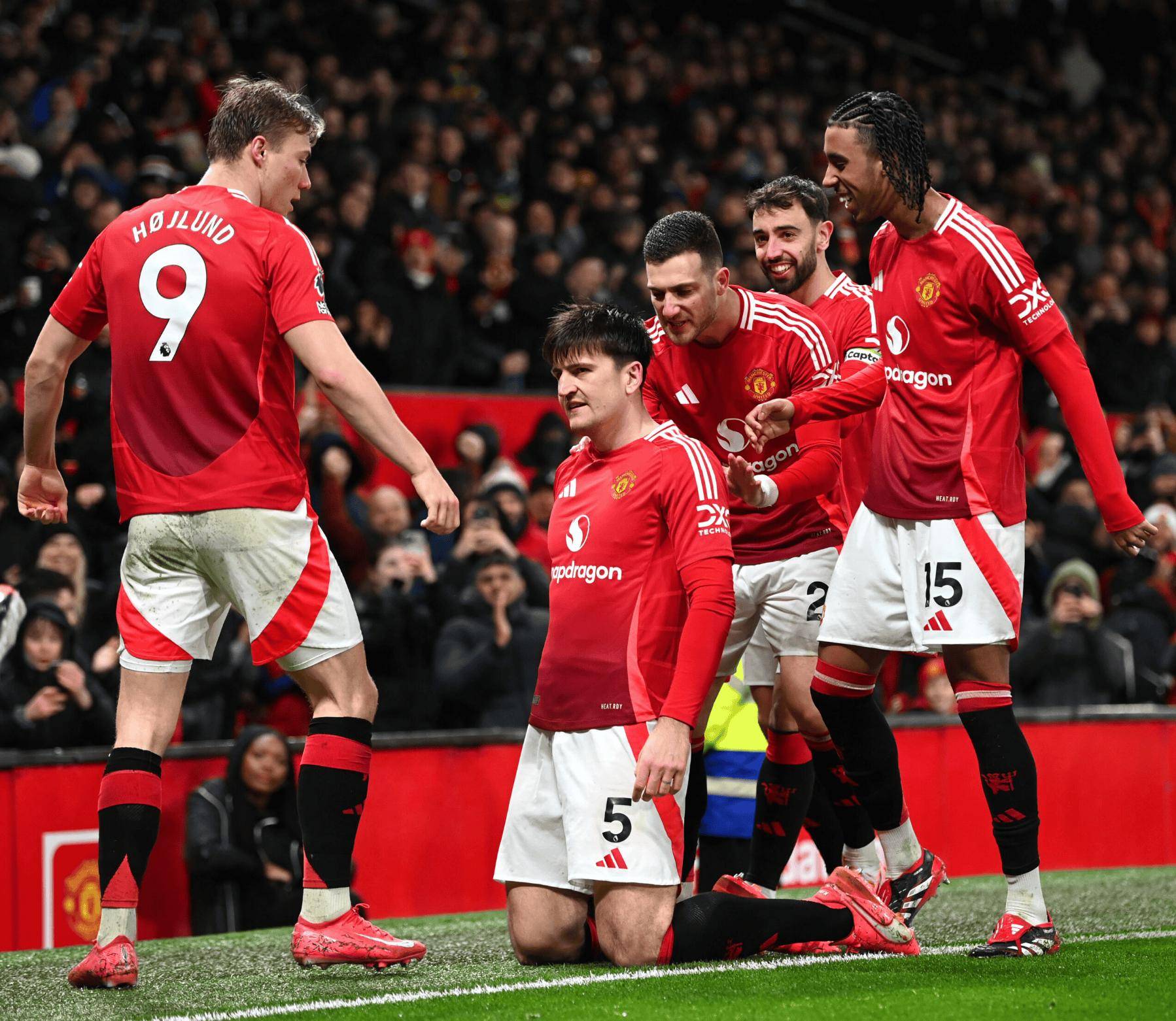 爱游戏官方入口-曼联球员享受假期放松，备战关键战役的简单介绍