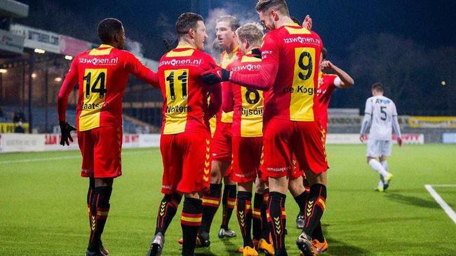 爱游戏官网-客场作战，一方球队如何打破对手的防线？