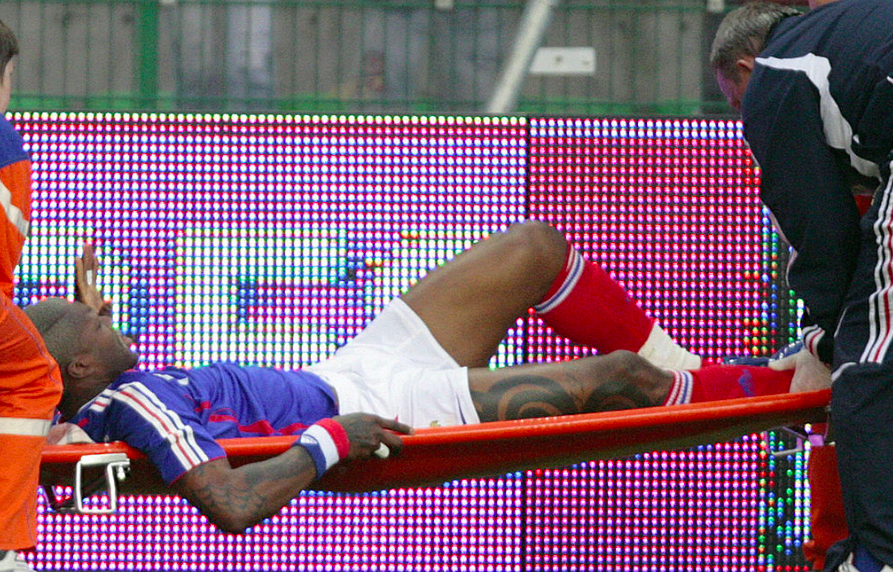 爱游戏网页版-重伤复出！领军球星硬拼硬撑，率队赢球的简单介绍